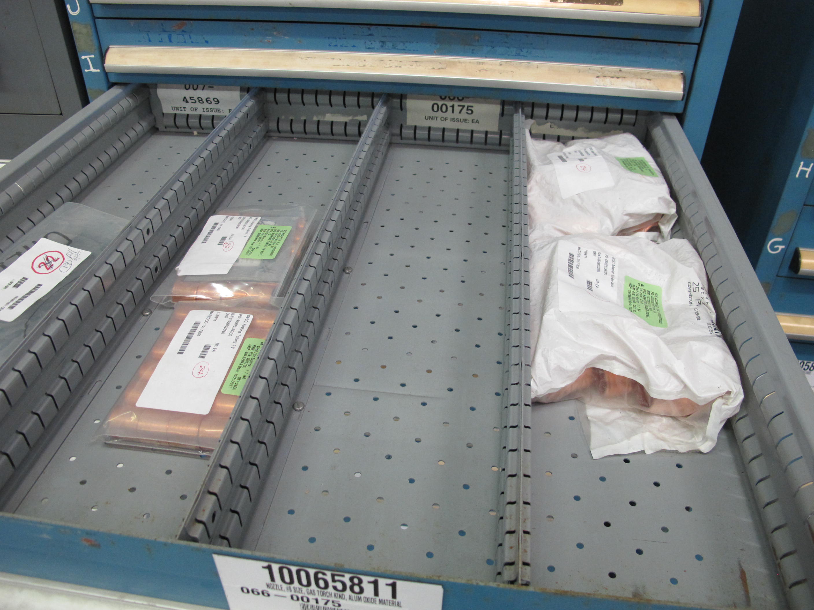 LISTA HEAVY DUTY 10-DRAWER PARTS CABINET W/ CONTENTS (W-44) LOADING & HANDLING FEE $25-